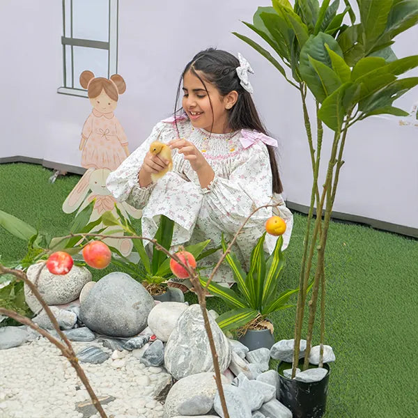 A girl in the Royal Pcs garden set