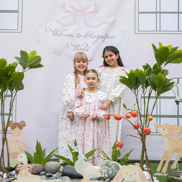 Children at the Royal Pcs World set